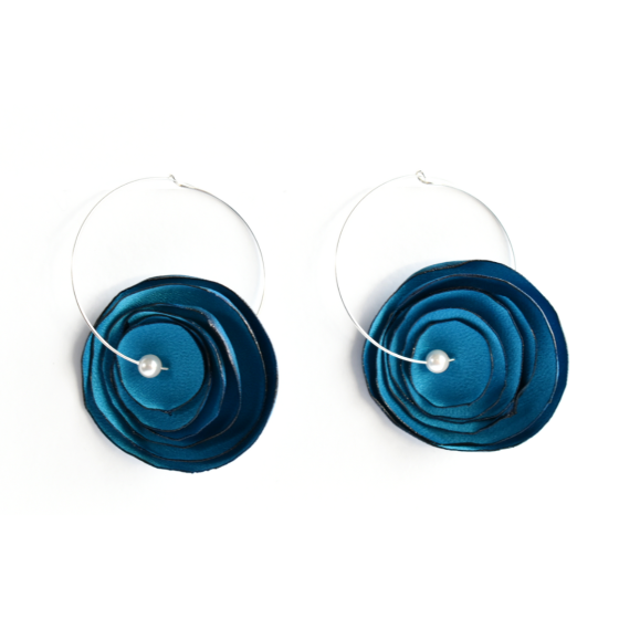 Blue roses earrings in hook